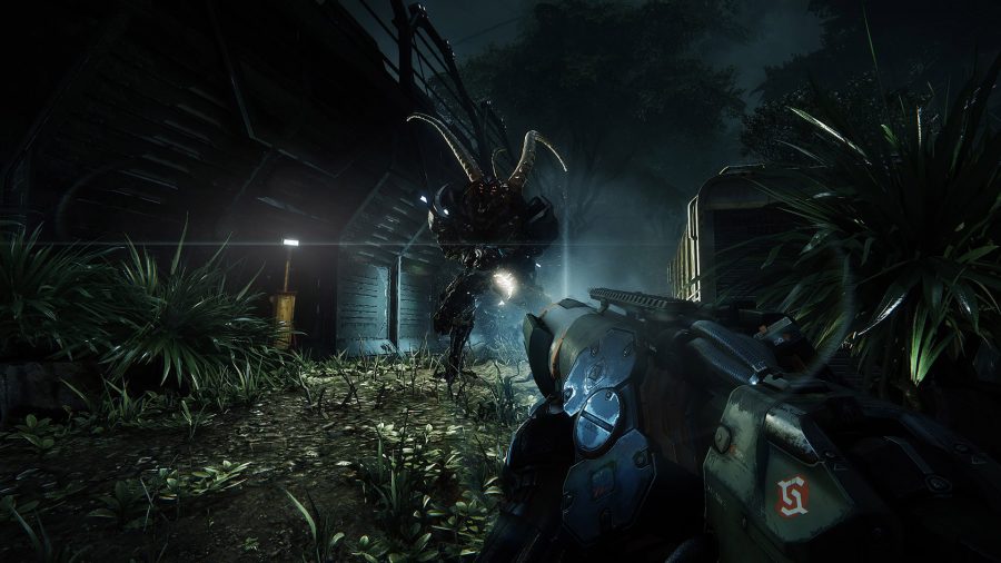 A screenshot from Crysis 3, in which the player character is facing off against an alien enemy