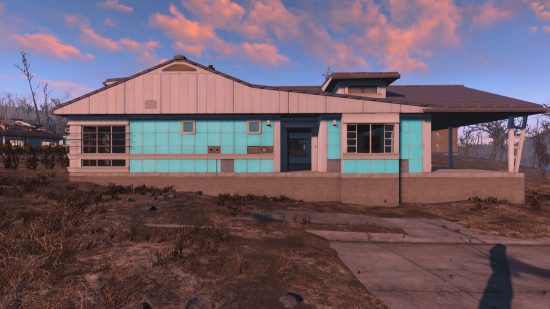 Best Fallout 4 mods: A cleaned-up retrofuturistic suburban house with blue panels and a concrete porch