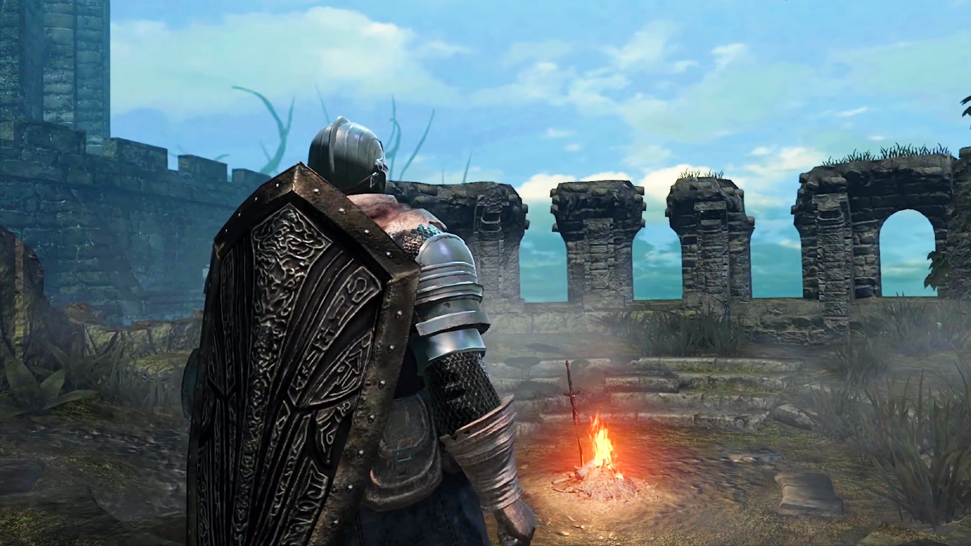 A knight approaching a bonfire in Dark Souls