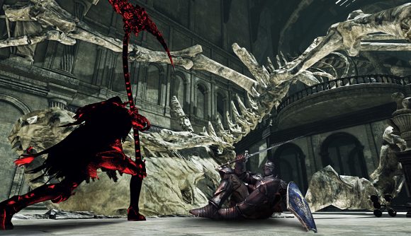 An invader with a scythe attacks a fallen knight in Dark Souls 2
