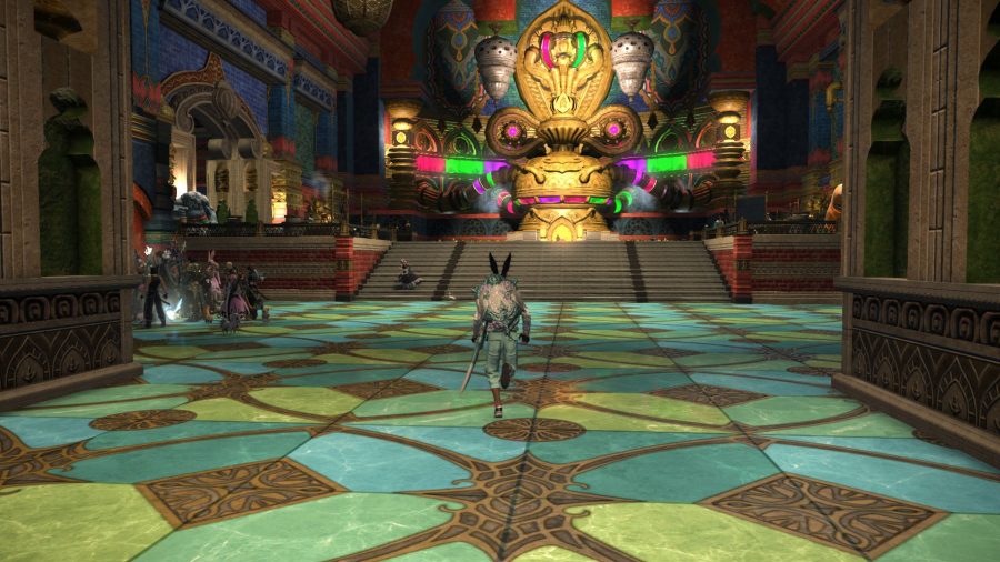 Wandering through a palace in Thavnair in our FFXIV Endwalker review