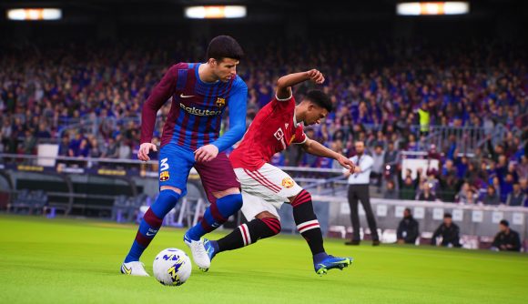 eFootball 2022: Two footballers tussle for the ball