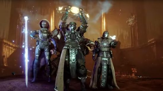 Destiny 2 Lightfall apresentará uma opção de campanha lendária. Três guardiões exibindo seus poderes são mostrados aqui